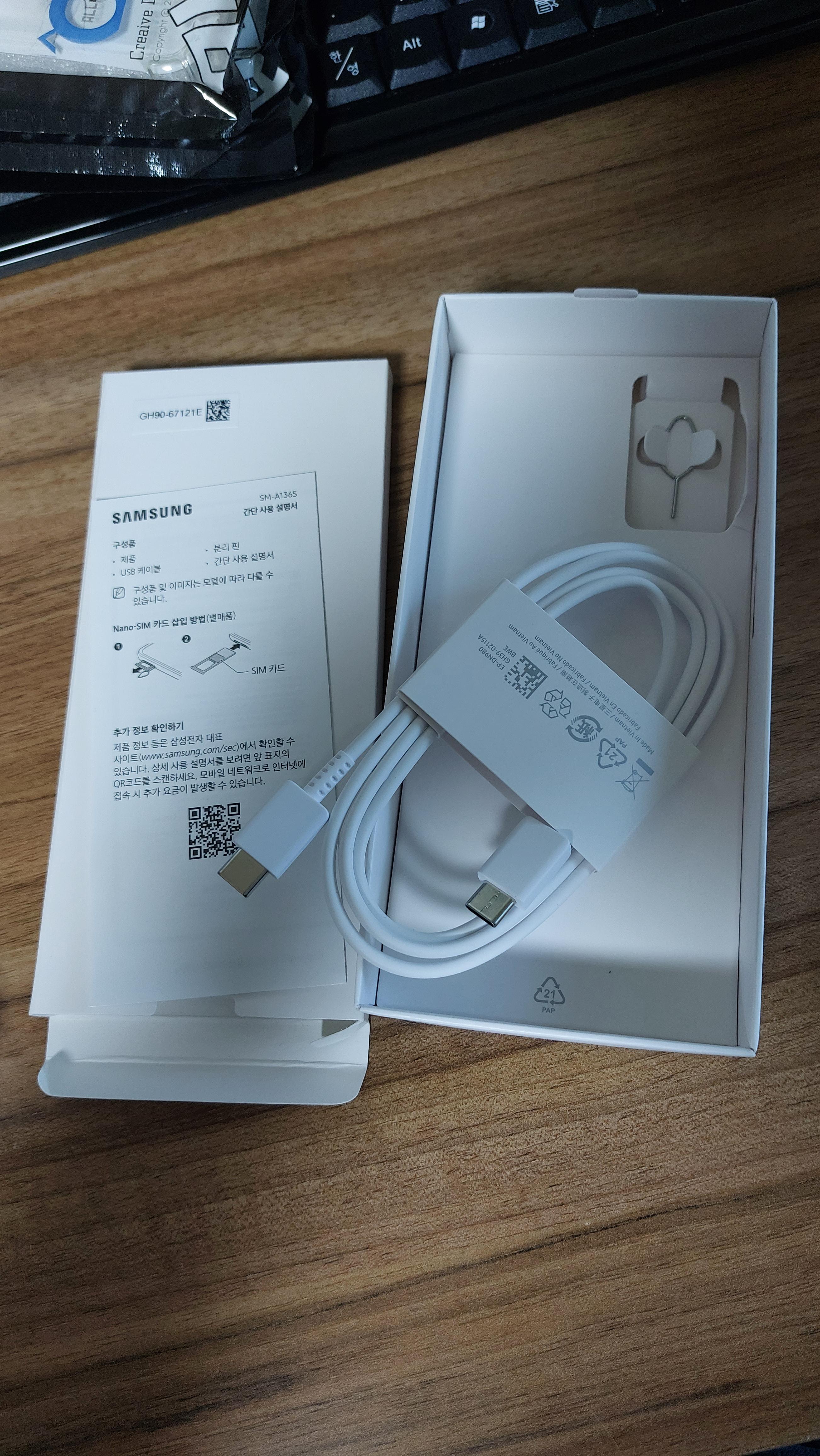 갤럭시 와이드6 구성품