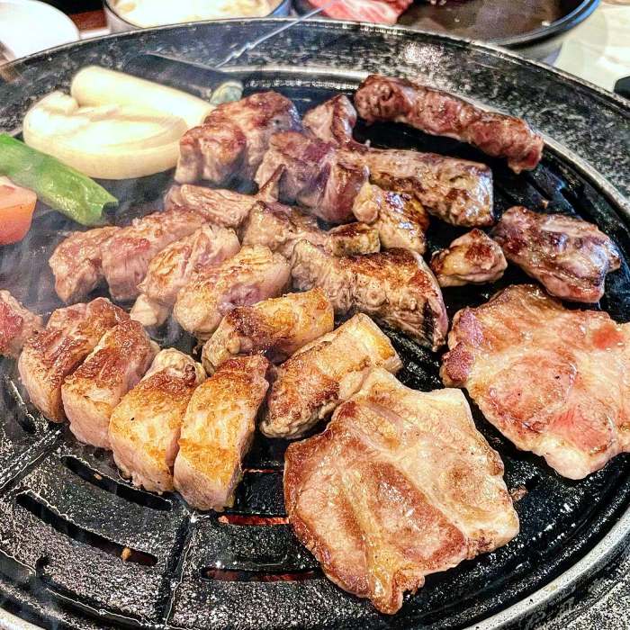 생방송투데이 서대문 연희동 삼천 번의 수제 칼집 삼겹살 맛집