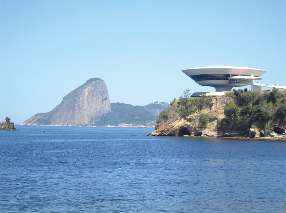 니테로이 현대미술관 원경