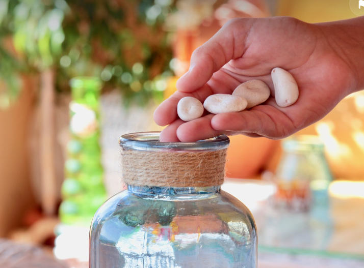 작은 기부가 모여 큰 기부가 되고 있는 기부 플랫폼을 연상하게 하는 이미지