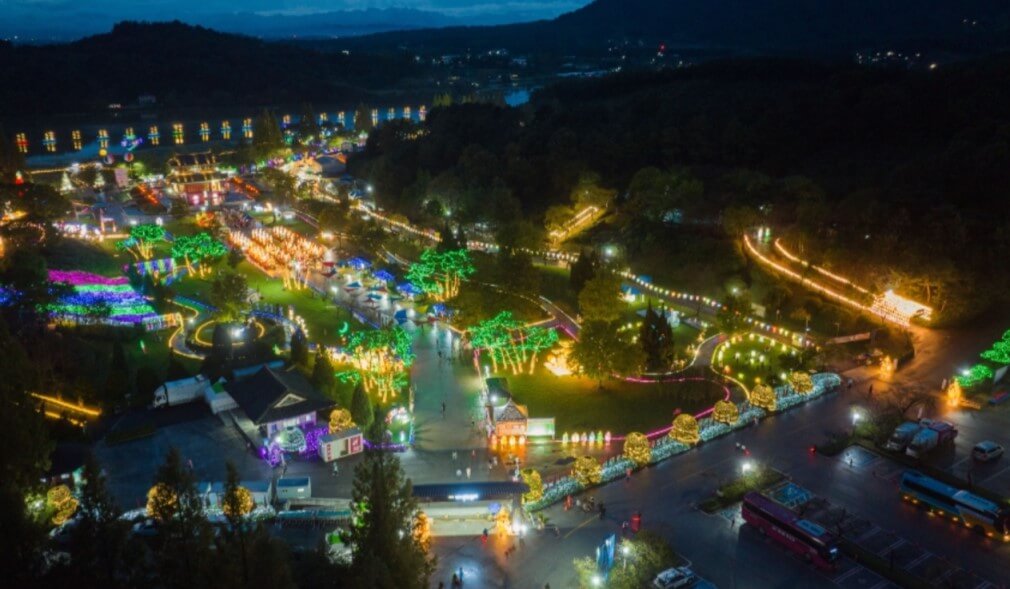 밤의 익산서동축제장 모습