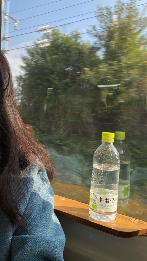 Scenery outside the train window
열차 창 밖 풍경