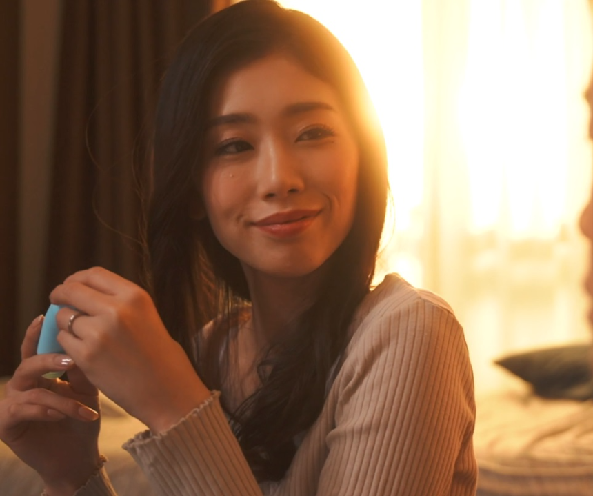 부드러운 미소로 바라보는 코마츠 안(An Komatsu)