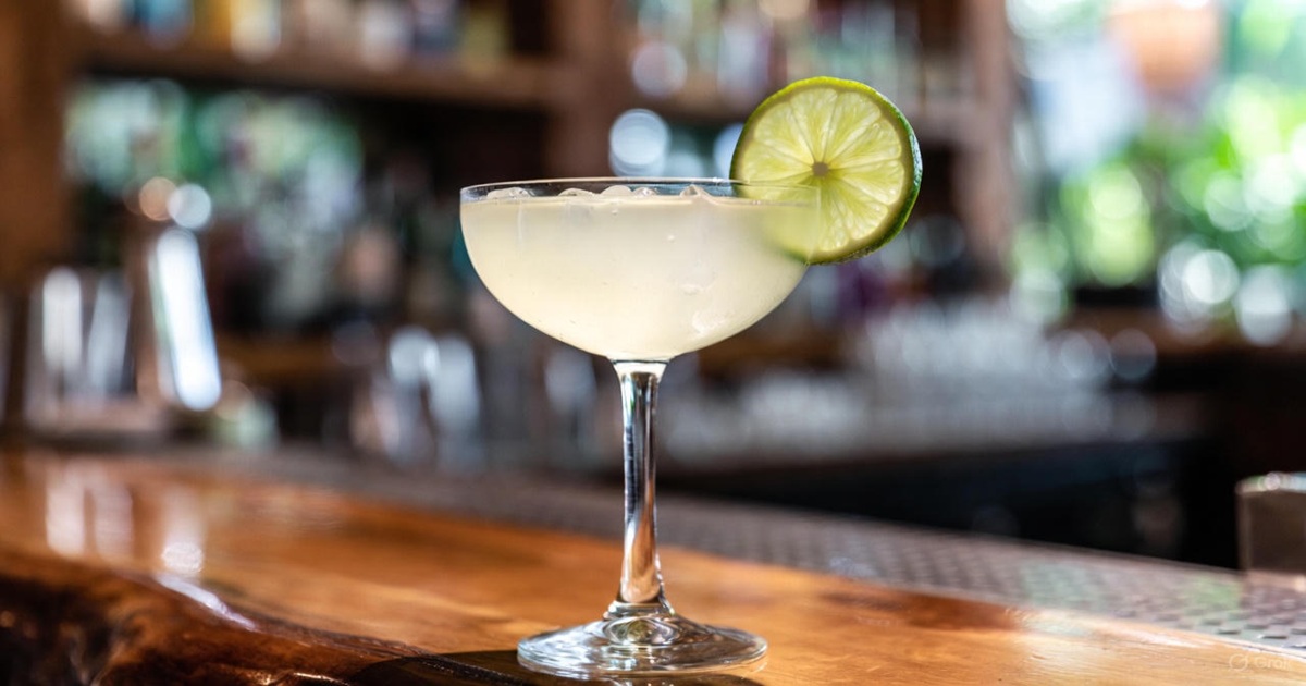다이키리 황금 레시피 & 유래 및 완벽한 안주 추천