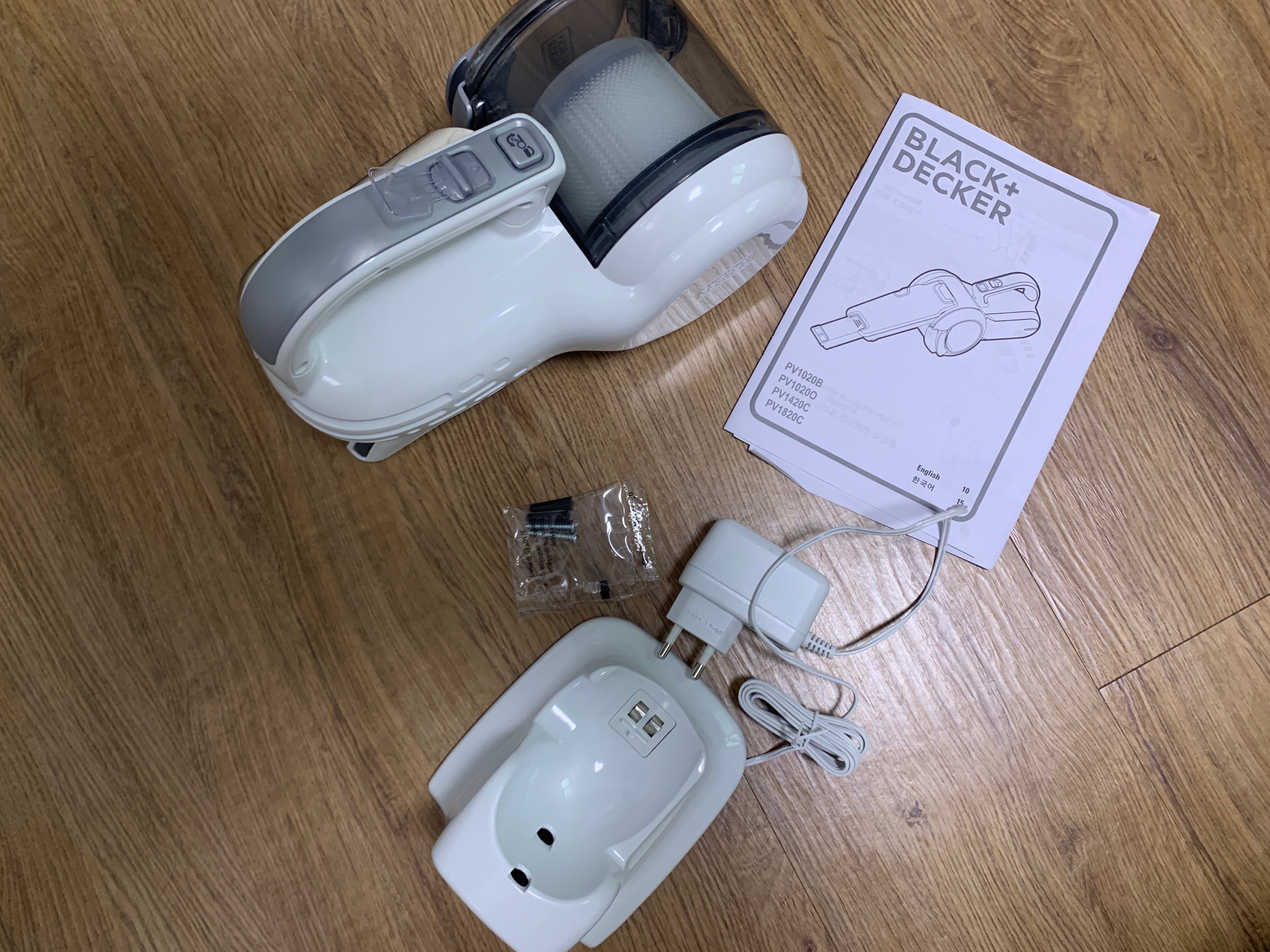 블랙데커 핸디 청소기 구성품