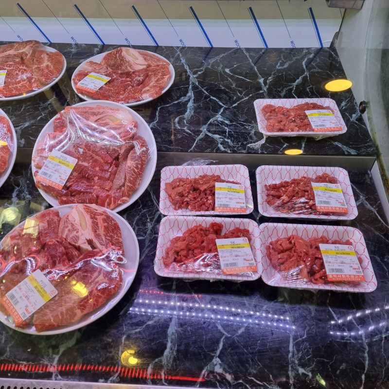 홍박사-한우-생고기-내부-사진