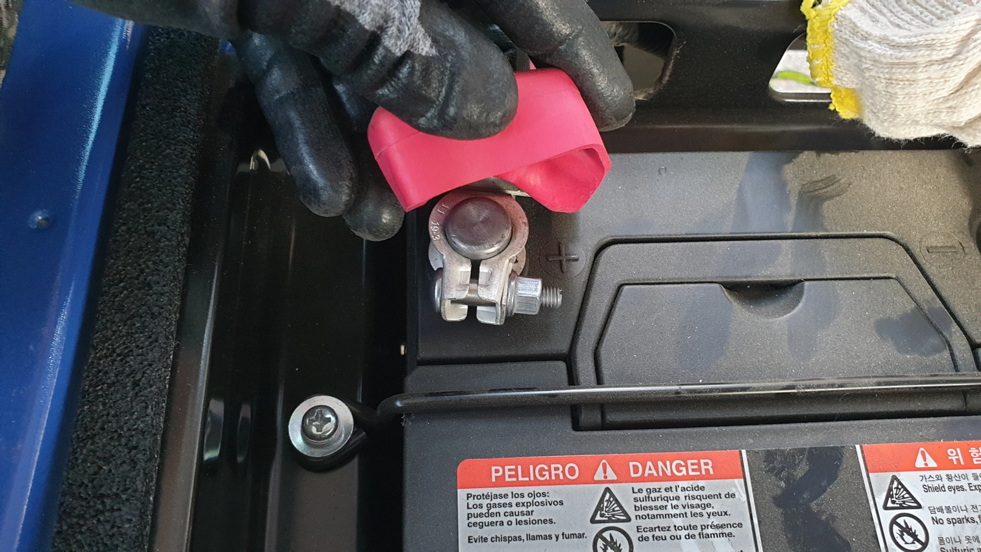 배터리 플러스 단자 연결 모습