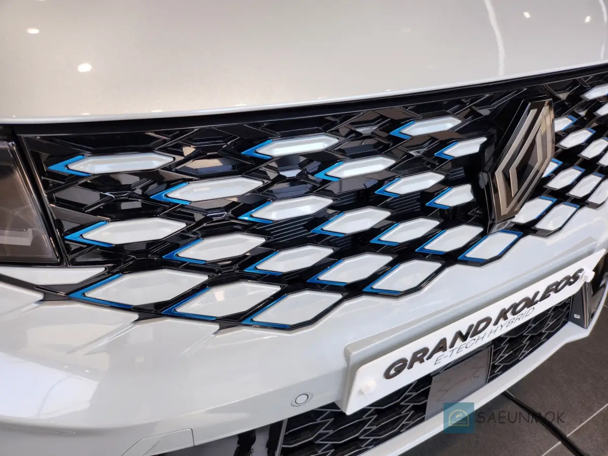 르노-그랑-콜레오스-알핀-트림-블루-포인트