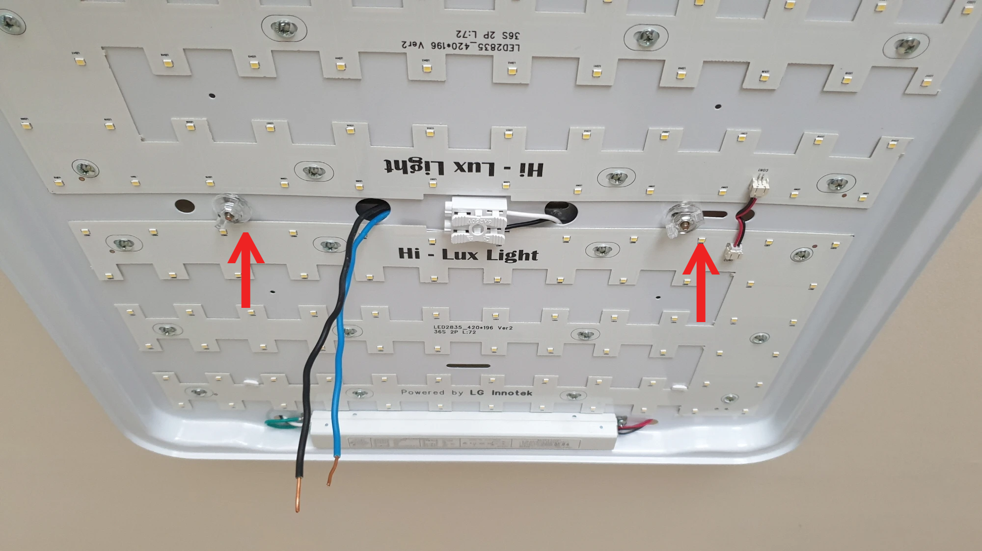 전등 고정 모습