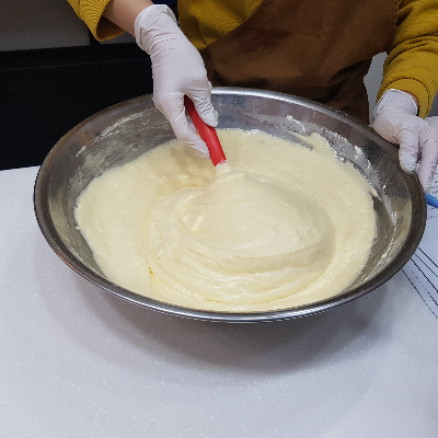 레터링 케이크 제작을 위한 제누와즈 반죽