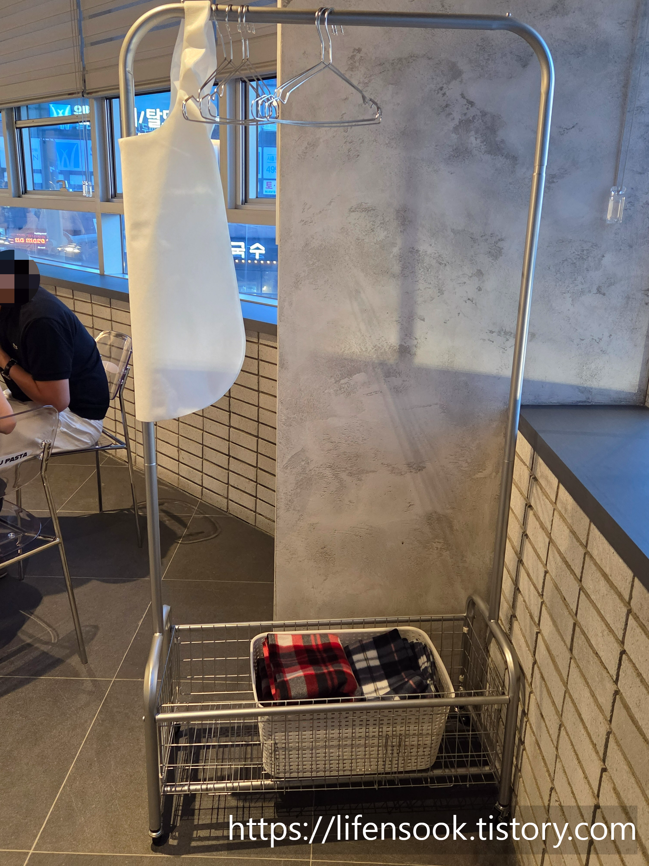 덕수파스타 배곧점 옷걸이