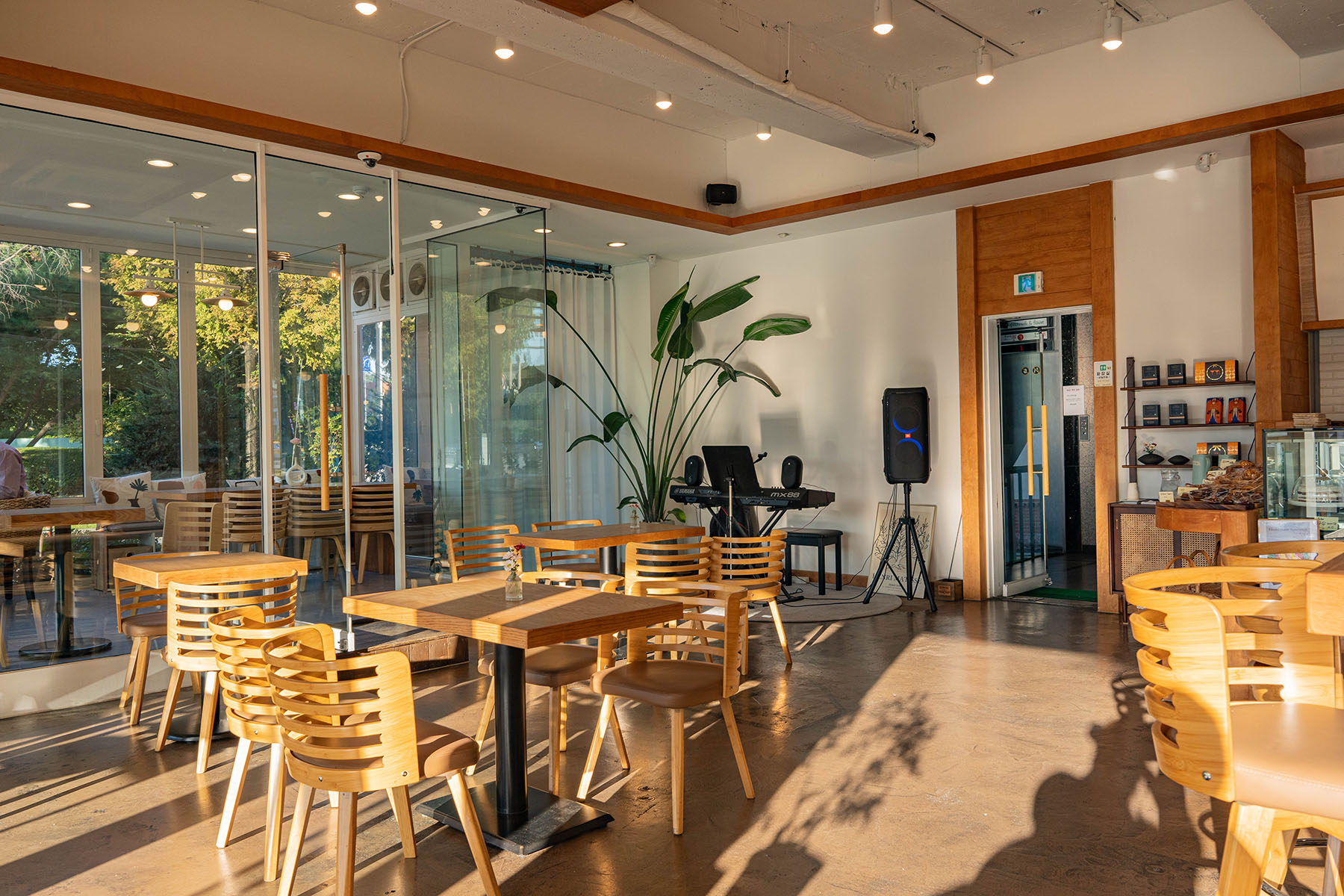 양재 브리즈커피 내부