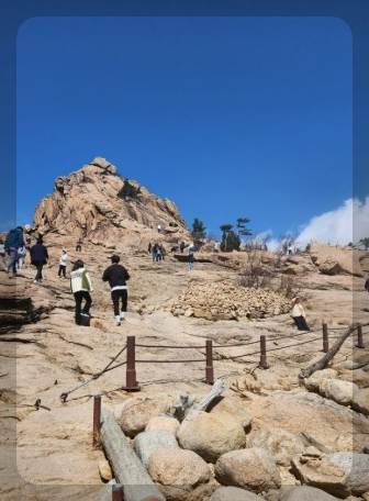 설악산에 오르는 사람들