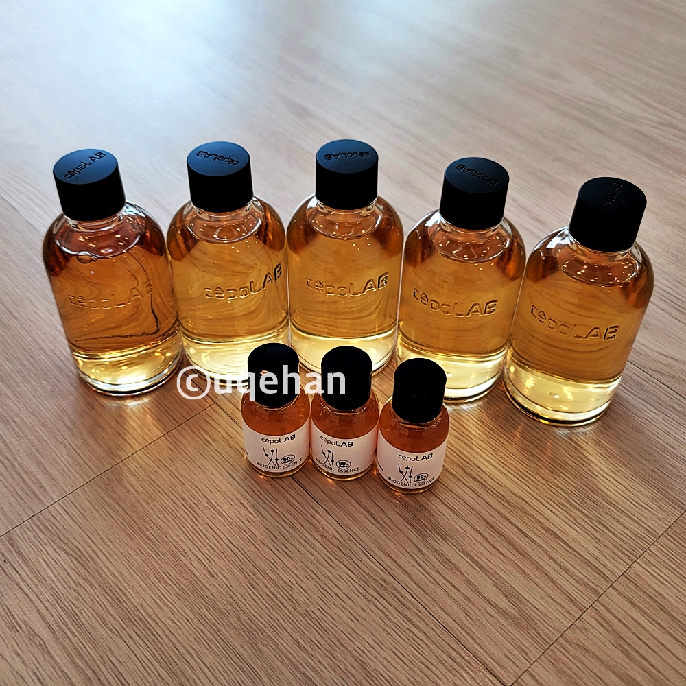 세포랩 바이오제닉 에센스 구성품으로 본품 5개와 샘플3개가 나란히 놓여있다.