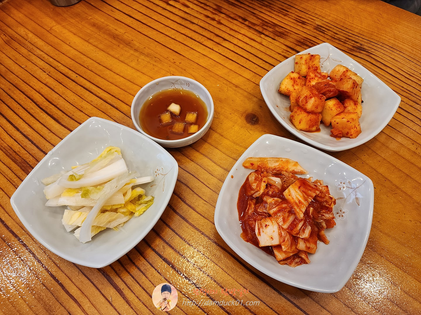 장비빔국수와 굴국밥보쌈 반찬