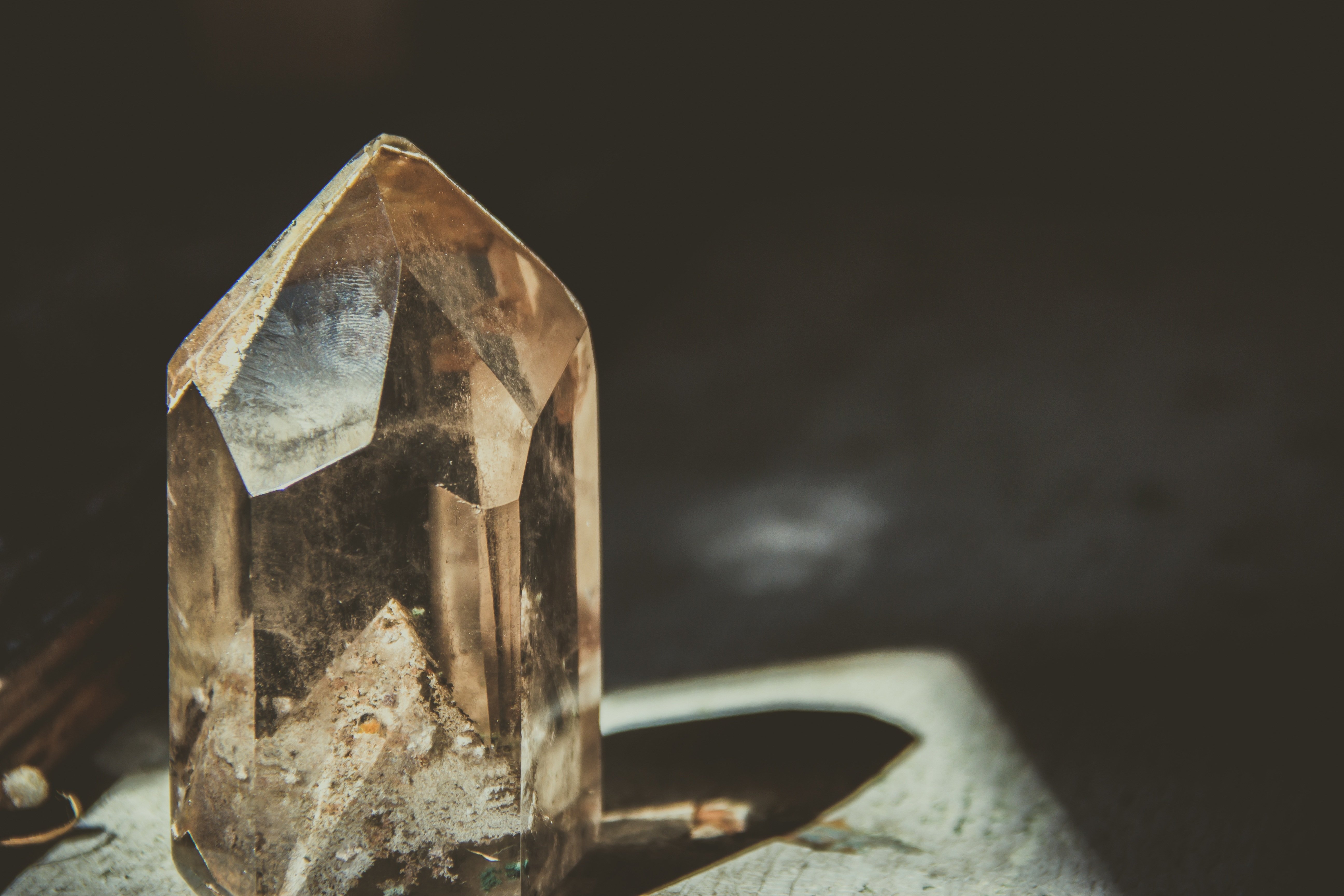 금빛&amp;#44; 은빛&amp;#44; 머리카락 같은 바늘 모양 결정 침수정(Rutilated Quartz) 이야기