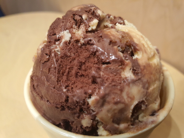 베스킨라빈스31 초콜릿 쿠키 스모어 아이스크림