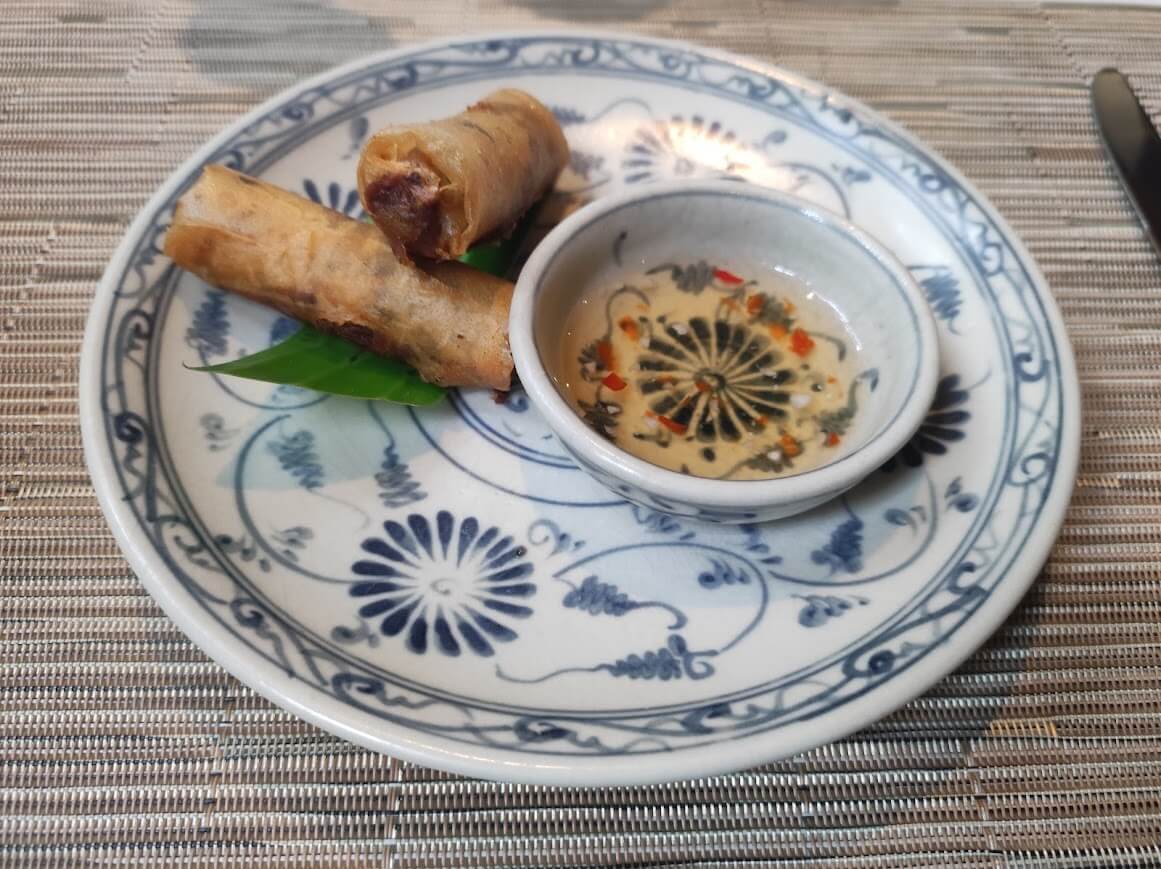 바삭한 딥프라이드 스프링롤