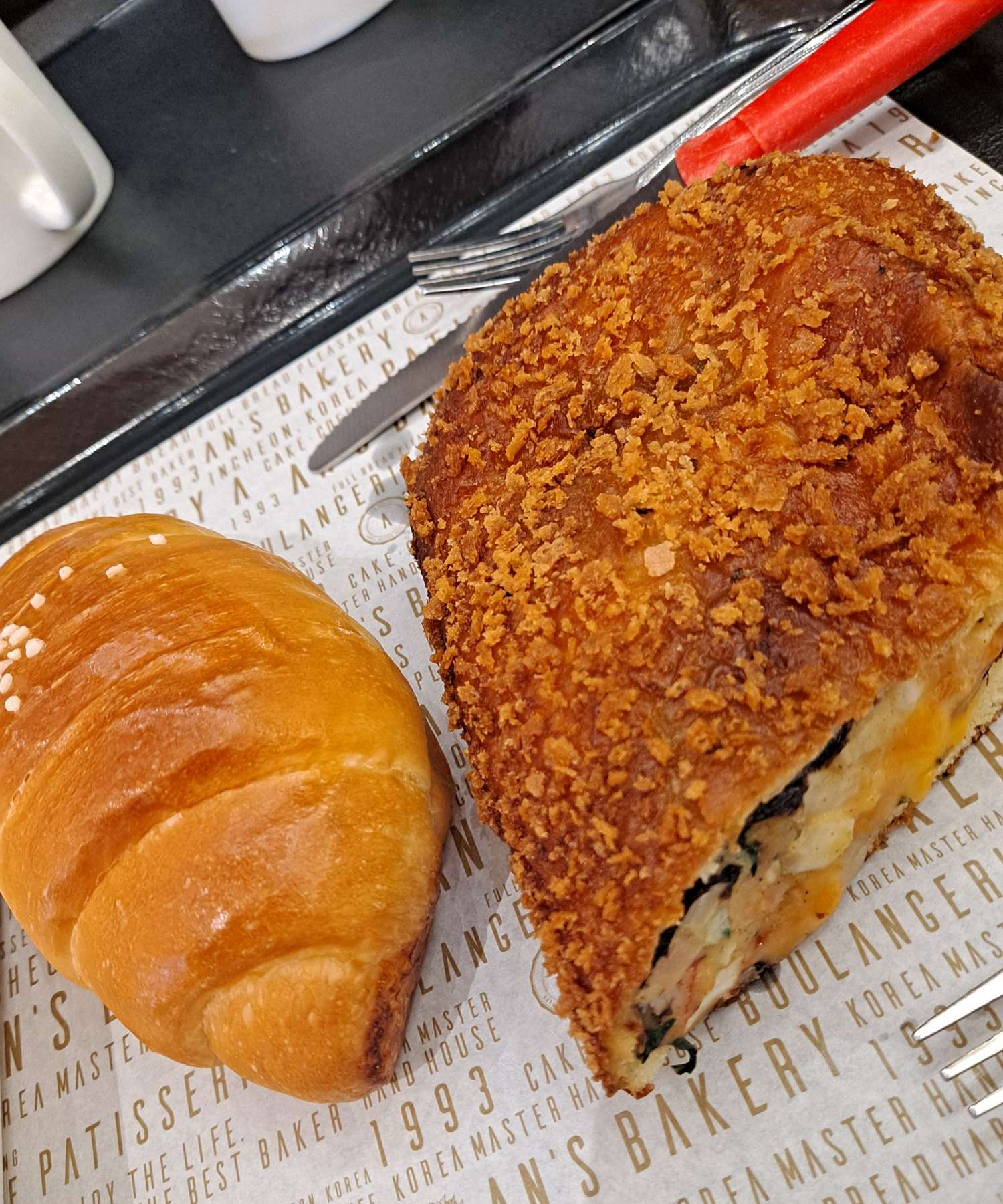 안스베이커리 소금빵&#44;고로케