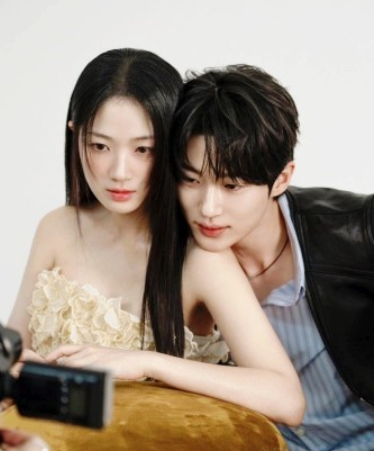 코스모폴리탄 김혜윤 화보