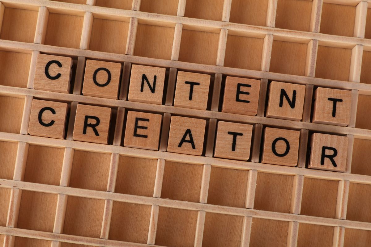 Content factory concept diagram, LLM processing, n8n distrib
