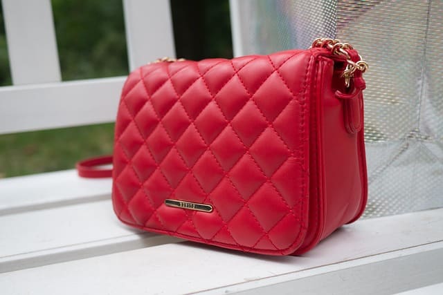 여성의 작은 요새, 핸드백