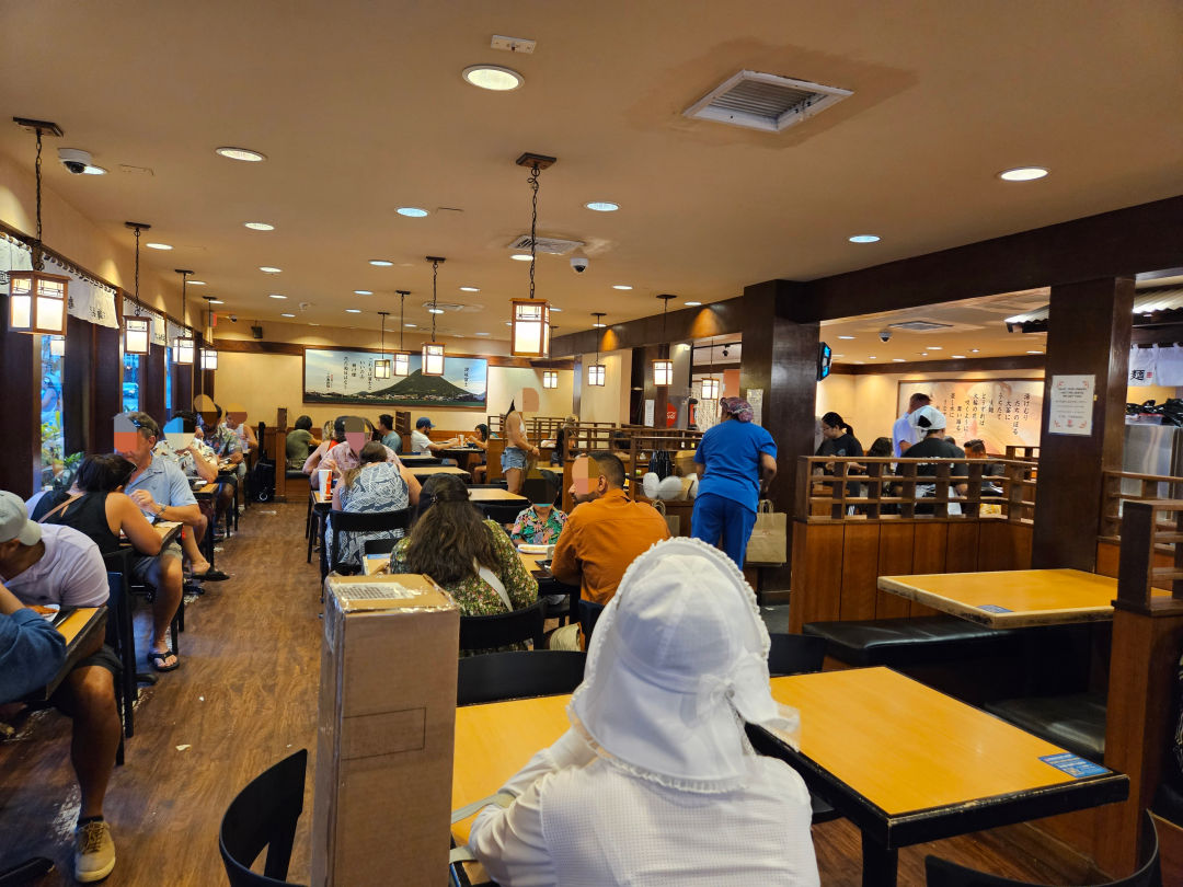 마루카페 우동 내부