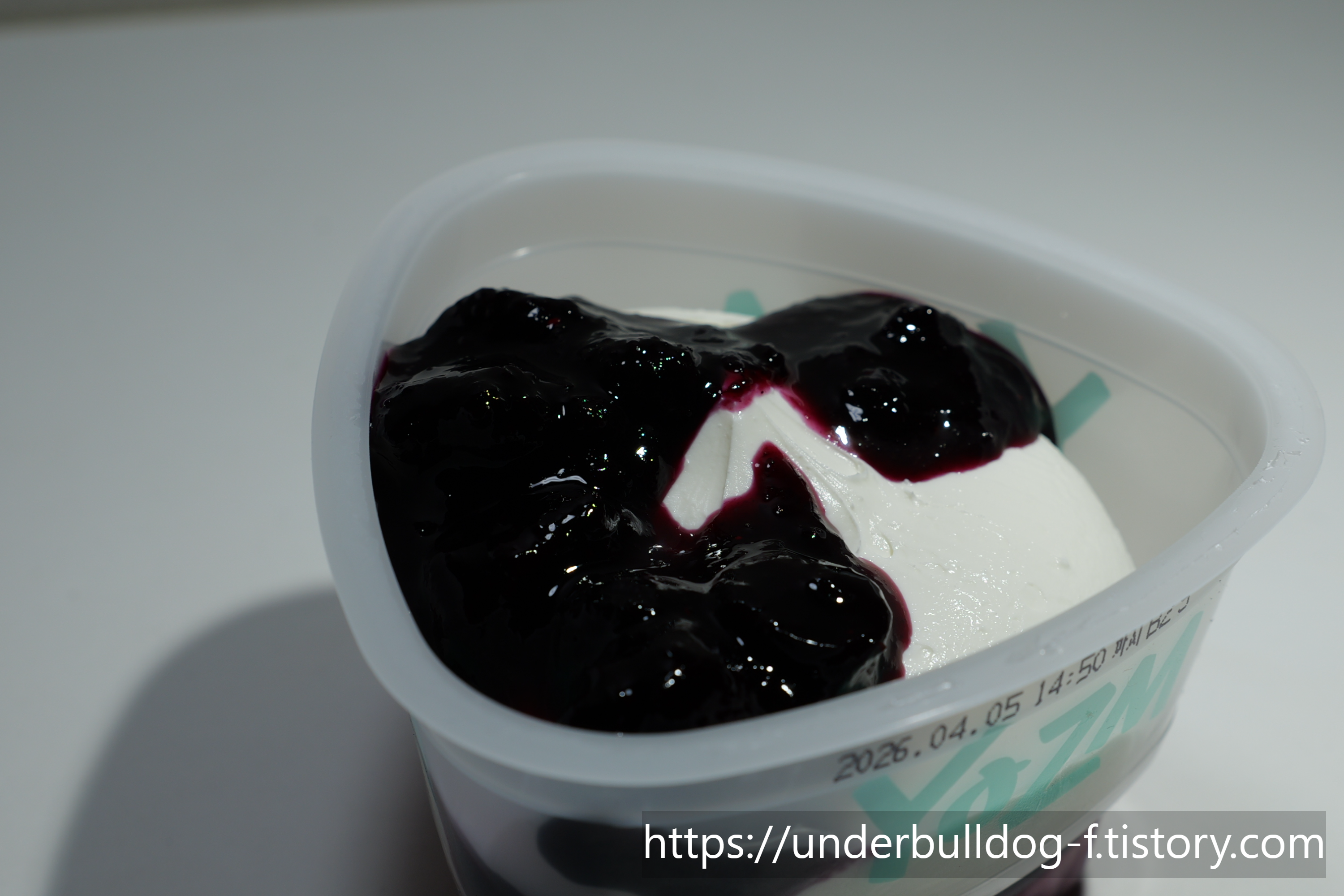 블루베리 과육감이 살아 있어 더 만족스러웠던 그릭요거트