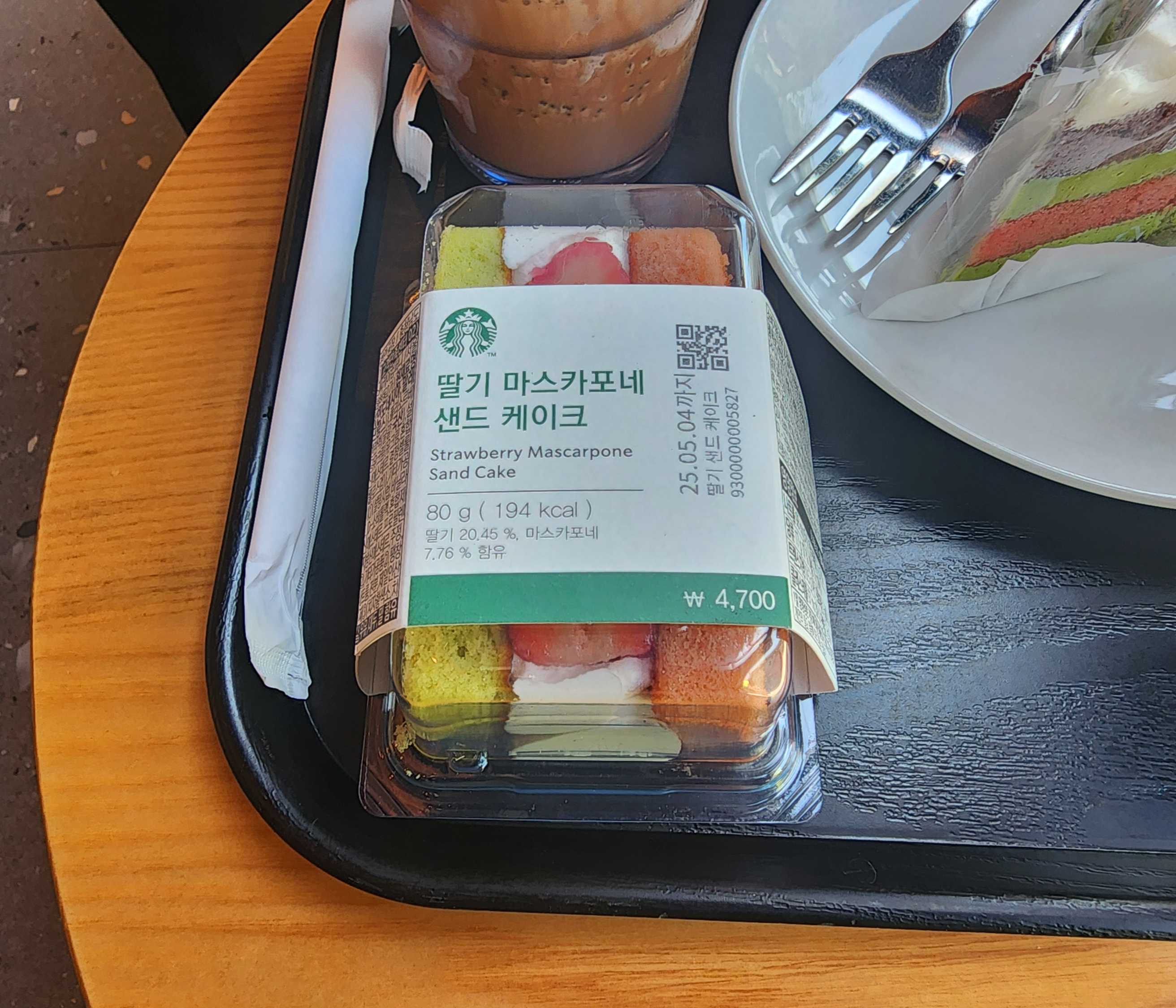 스타벅스딸기마스카포네샌드케이크