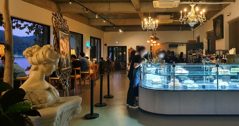 카페-대너리스-디저트-베이커리-빵-커피-메뉴-가격