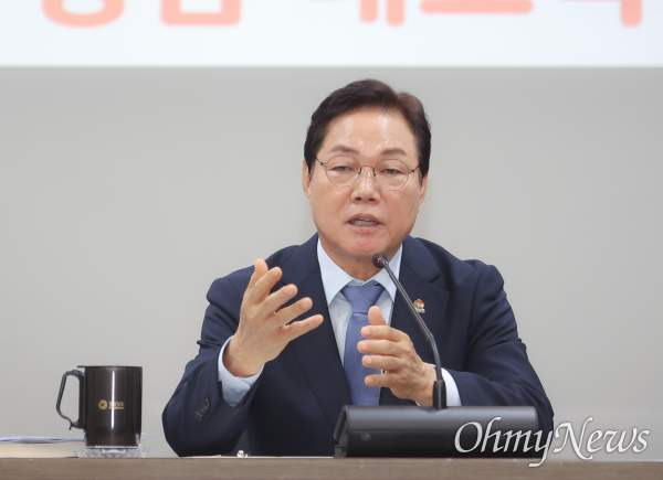 박완수 경찰 조사 13시간｜공직선거법 위반 혐의&middot;딥페이크&middot;관권선거 의혹&middot;경남도 반박&middot;사퇴 요구