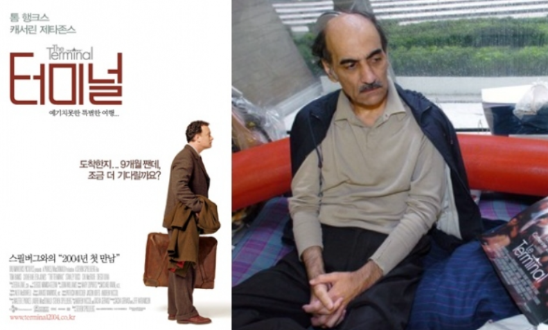 좌측은 영화 터미널 포스터, 우측은 2004년 카리미 나세리가 공항에서 영화 '터미널' 포스터를 가지고 있는 모습