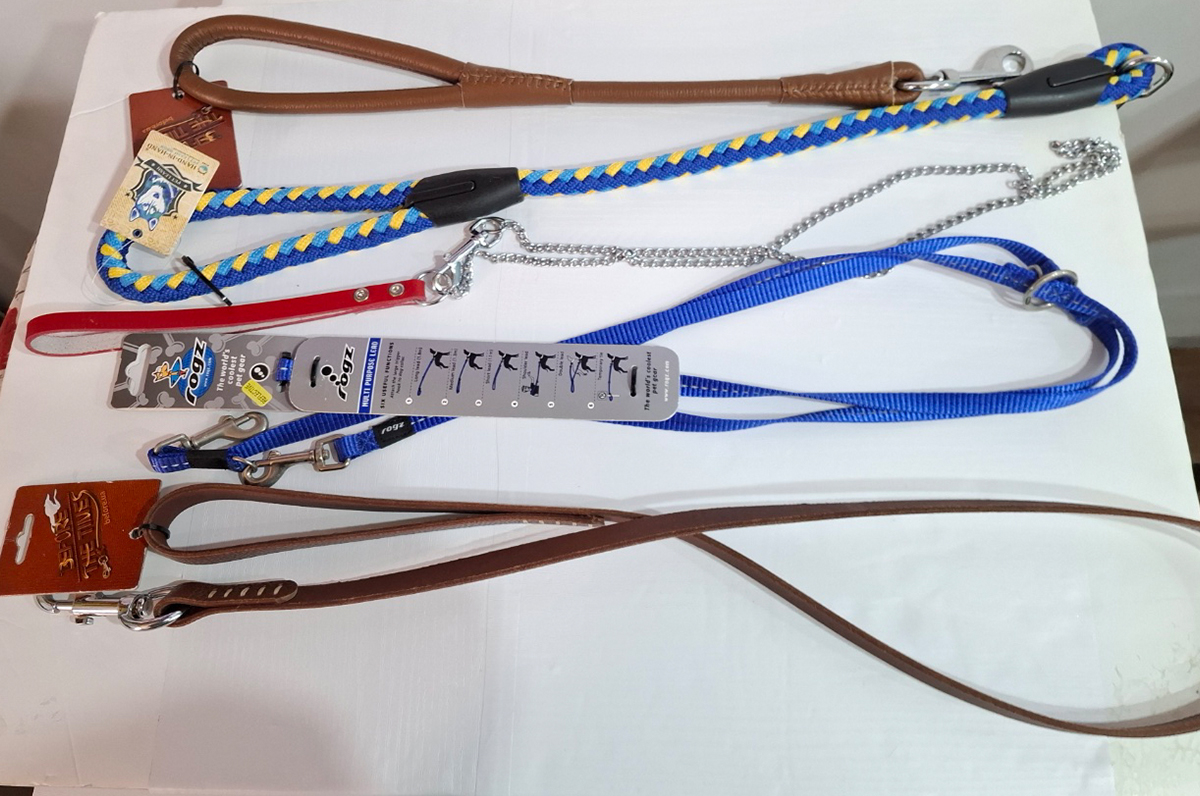 강아지 여러가지 리드줄
큰 아이 일수록 굵고 짧은 리드줄
다둥이들은 두갈래로 갈라지는 리드줄