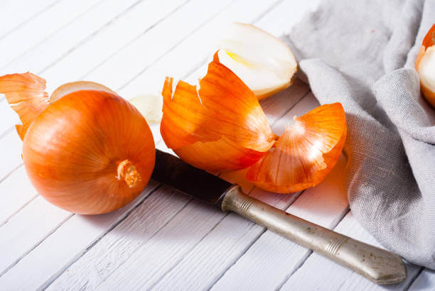 양파 껍질차 효능, 양파껍질에는 어떤 성분이 함유되어 있길래 인체에 좋은 지 알아봤습니다. 양파껍질은 무심코 그냥 버리는데 이제부터는 잘 모아서 양파껍질차로 만들어보세요! 또한 양파껍질로 어떤 활용도가 있고 부작용이 무엇인지 읽어 보시기 바랍니다.