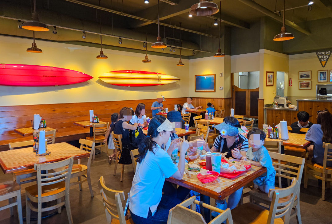 쿠아아이나 버거 내부