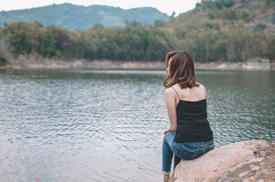 혼자 울고 싶을 때 감정해소 힐링 대체사진
