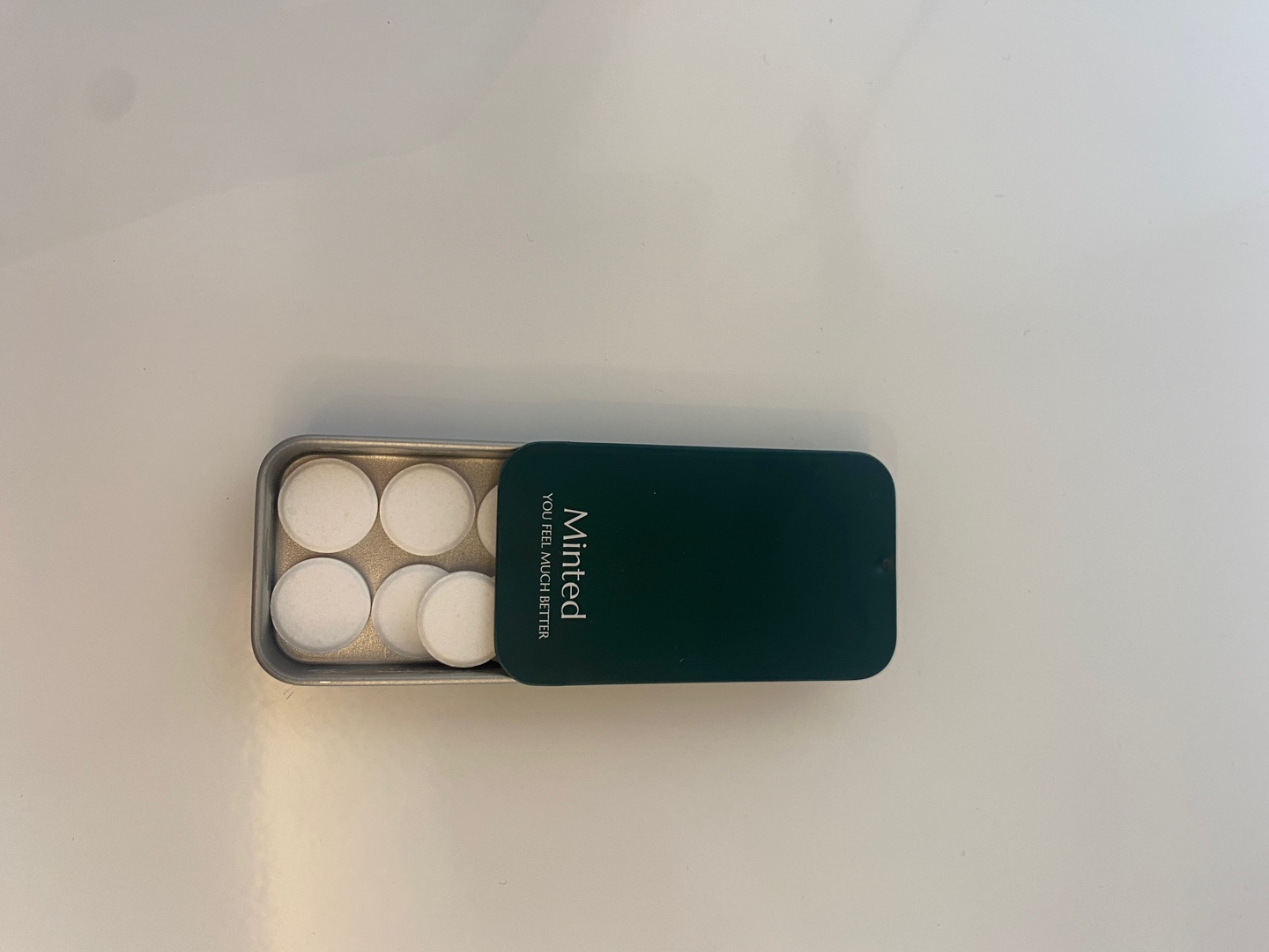 민티트치약 휴대용 케이스 및 알약 모양