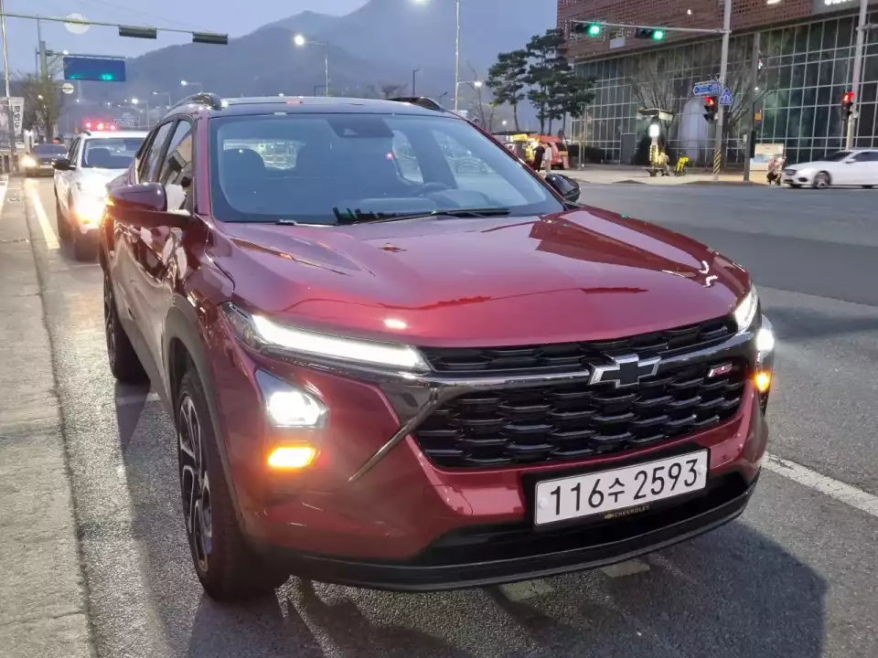 현장에서 잠깐 시승했던 트랙스 크로스오버 RS입니다.