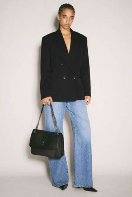 입생로랑 니키백 라지 착용