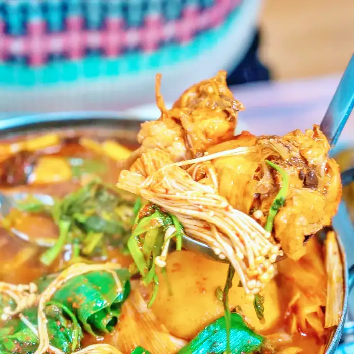 식객 허영만 백반기행 가평 남이섬 30년 전통 노포 토종닭볶음탕 토종닭 백숙 맛집