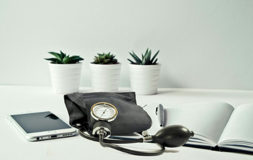 고혈압 환자를 위한 여행 간식 선택 가이드