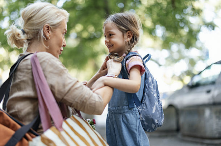 어린이집 가는 아이 이미지