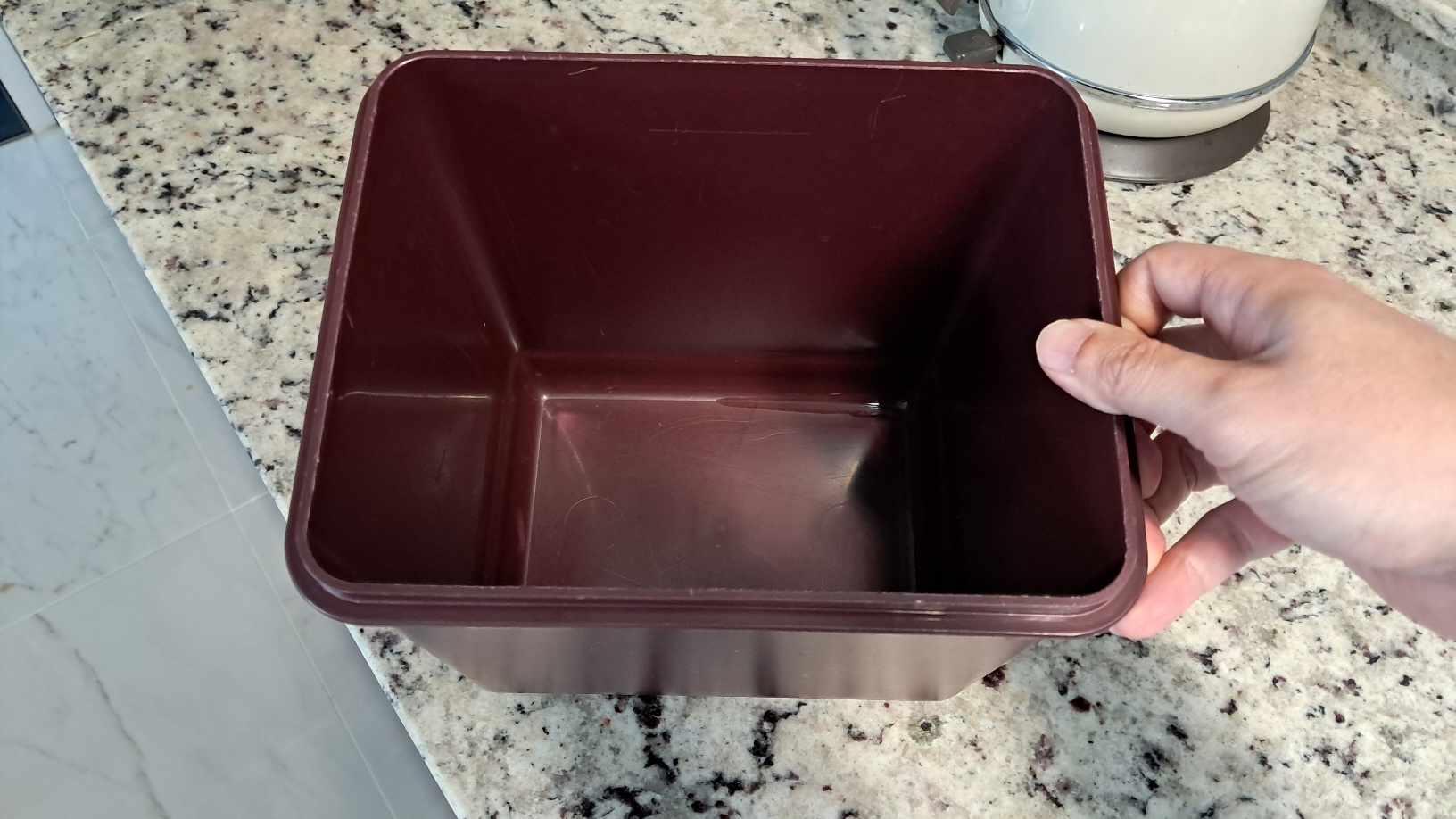 냄새나는-김치통-1