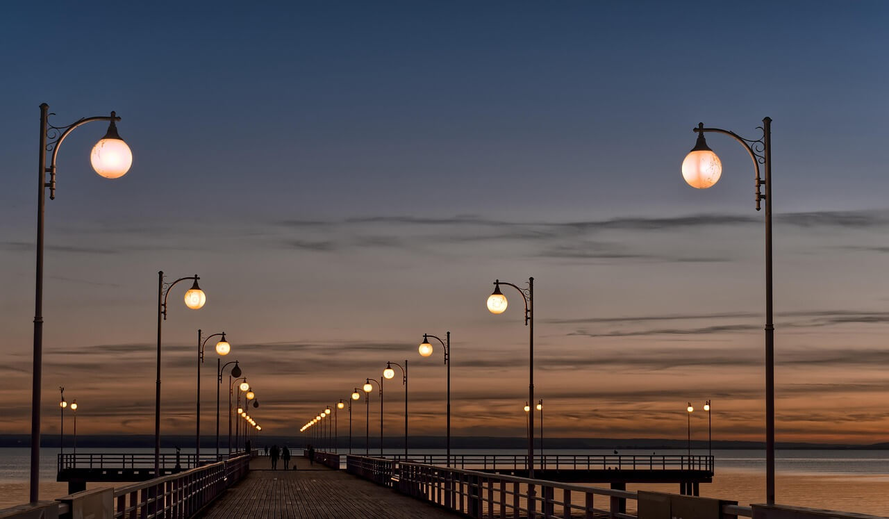 미세기후현상 가로등 밀도 차이가 야간 보행로 기온 층위를 분절하는 과정 분석