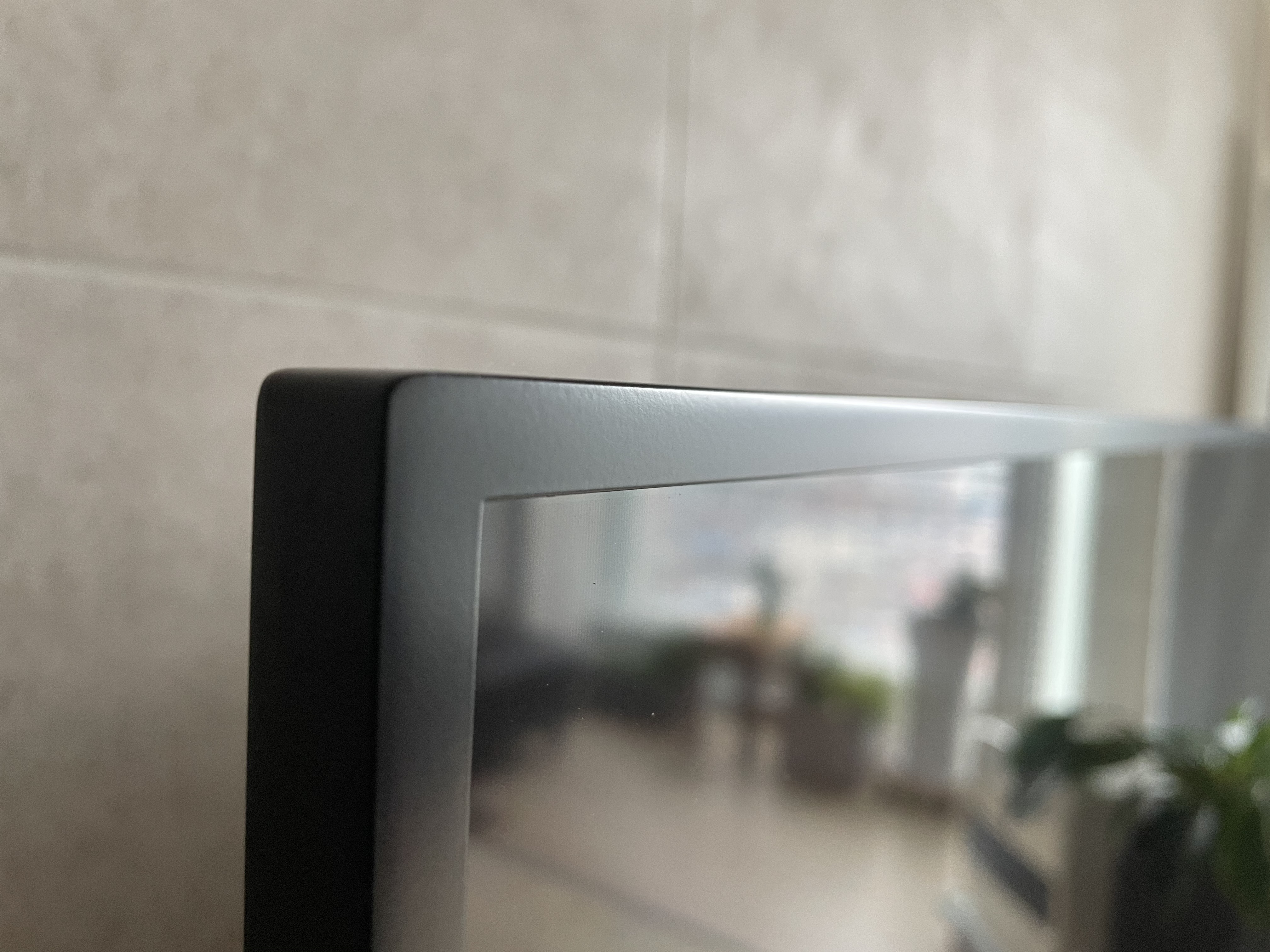 이스트라TV 모서리 엣지 부분