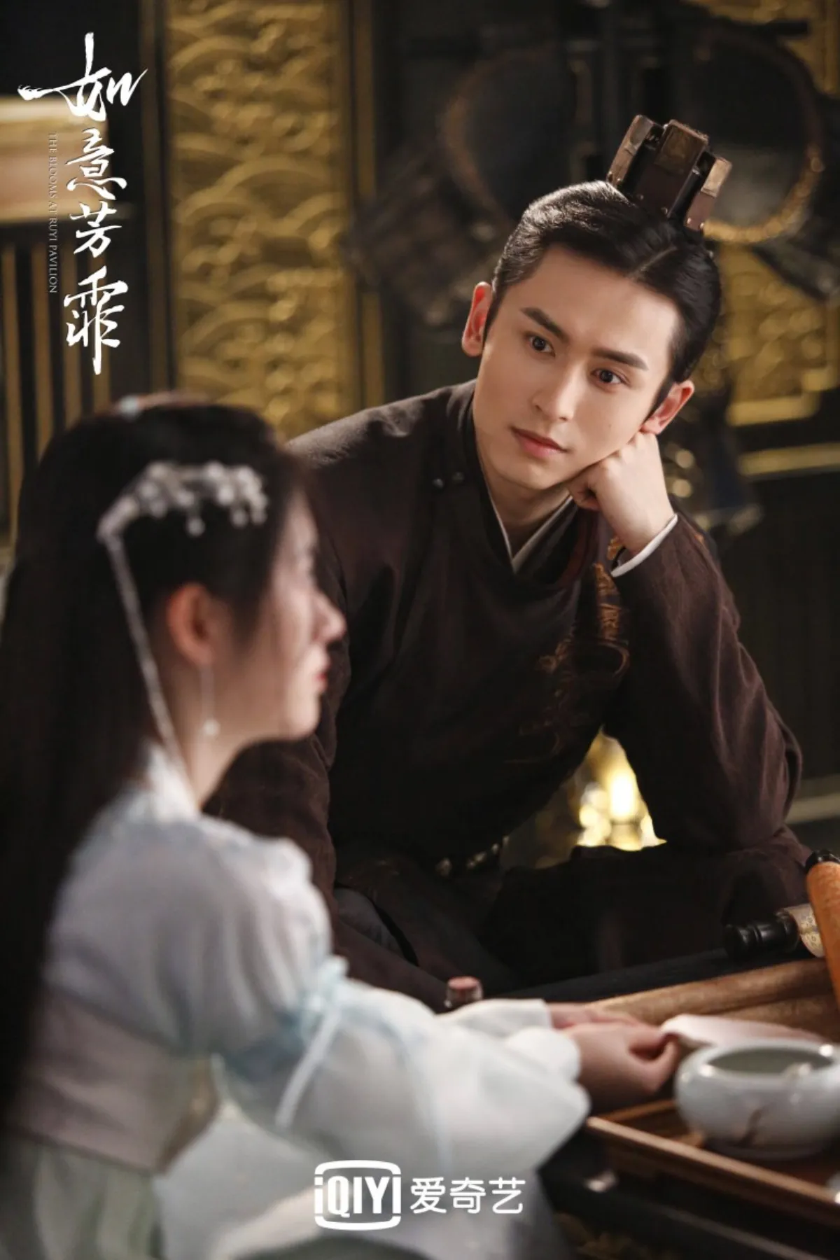 부용을-사랑스러운-눈빛으로-보고있는-숙왕