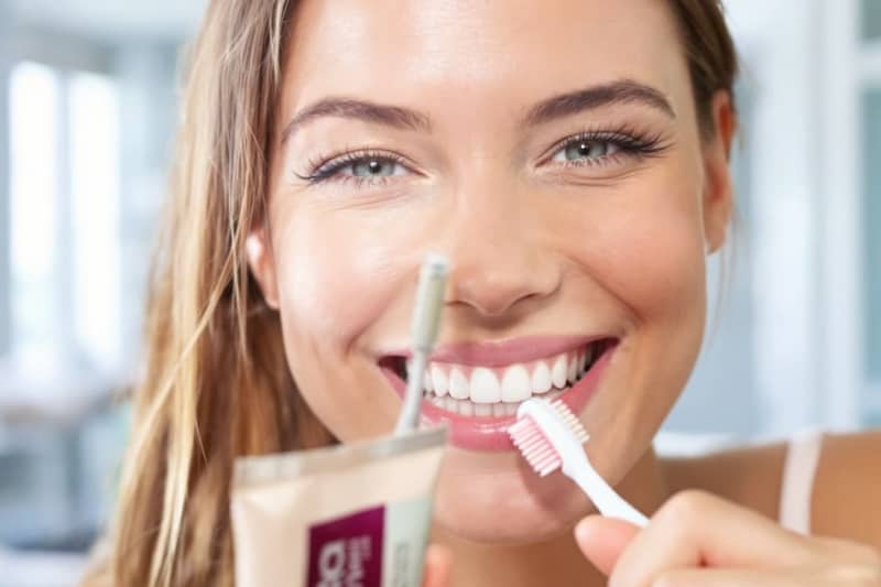 치아 미백, 돈 한 푼 안 들이고 가능할까? 효과 2배 셀프 미백법 공개!