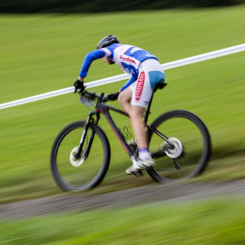 Stable speed control in bicycle downhill section
