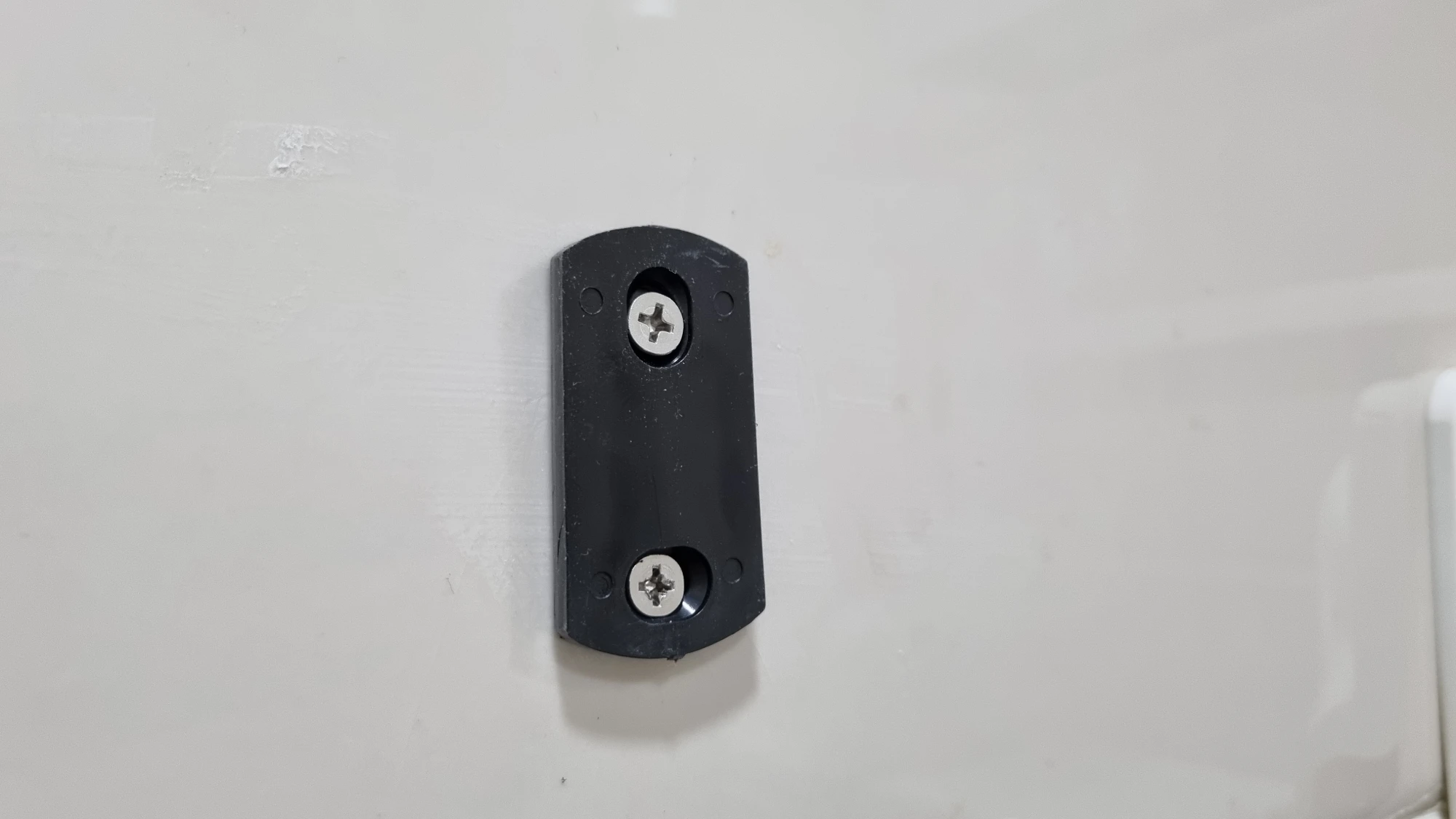 휴지걸이 고정장치