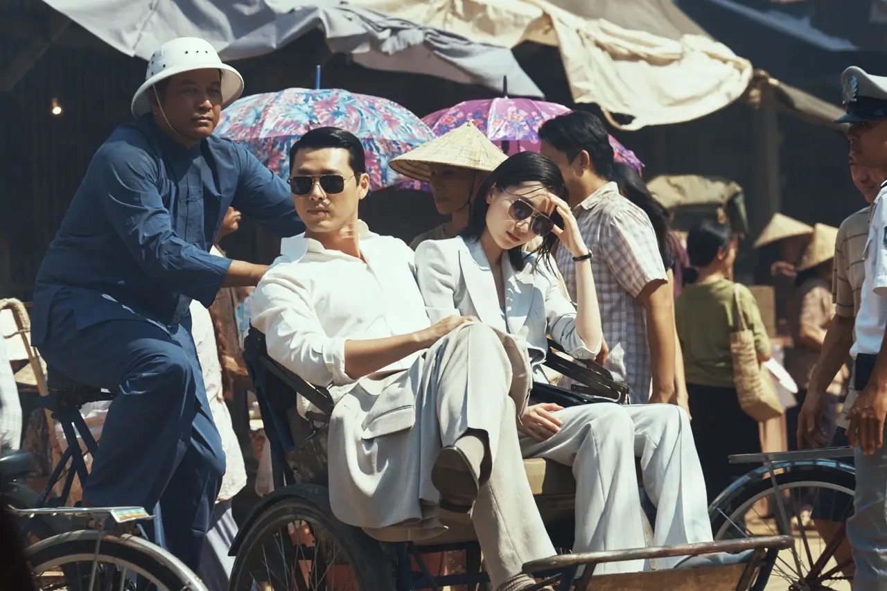 인력거에 타고 있는 백기태와 이케다 유지